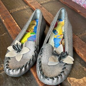 Indigo Glitter Moccasin Flats with Floral Accent; size 9